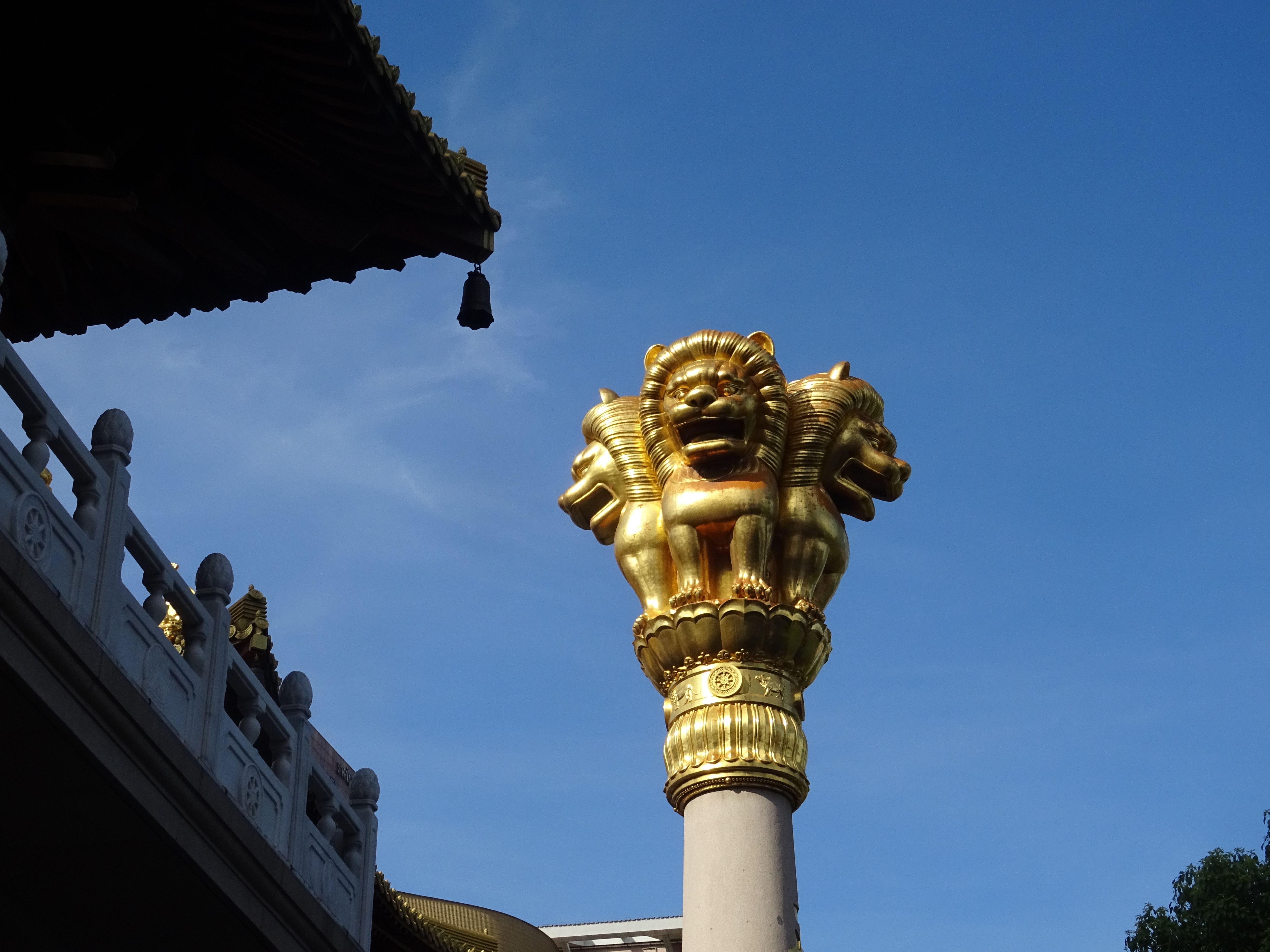 Shanghai temple.JPG